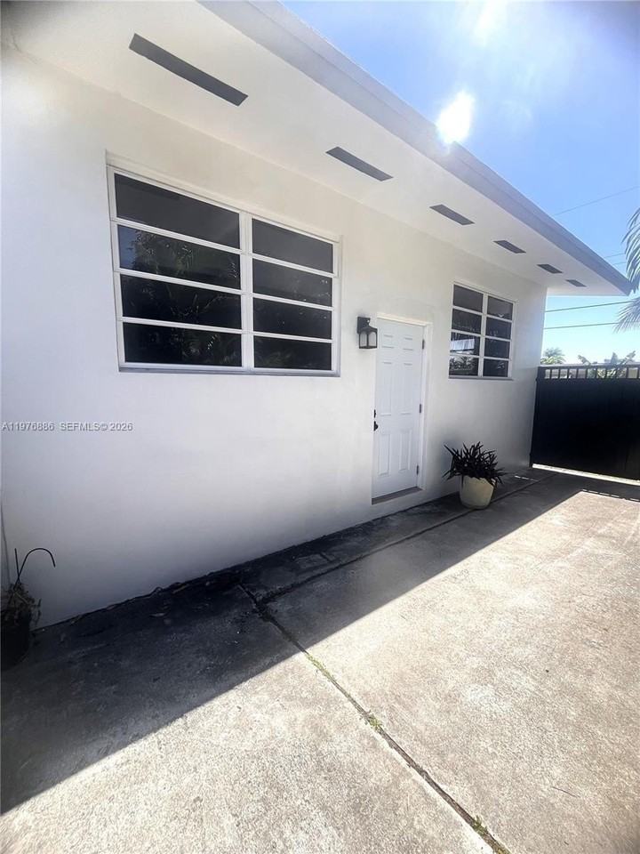 7760 Sw 20th St #1 - Photo 7 of 7