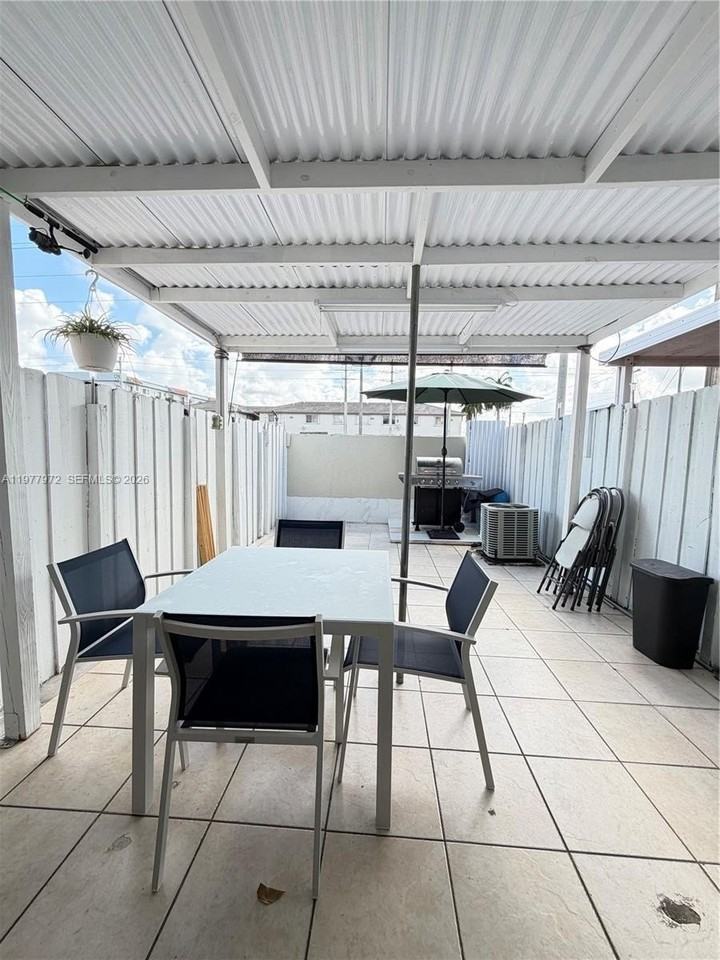 2201 W 52nd St #104 - Photo 7 of 7