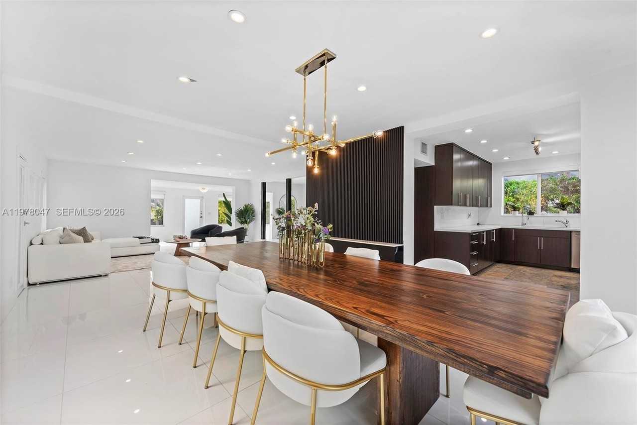 3483 Chase Ave - Photo 3 of 29