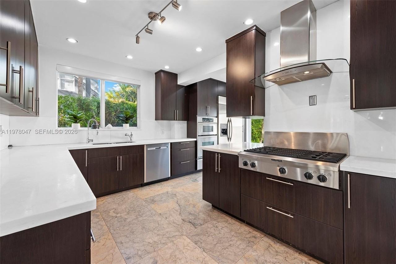 3483 Chase Ave - Photo 5 of 29