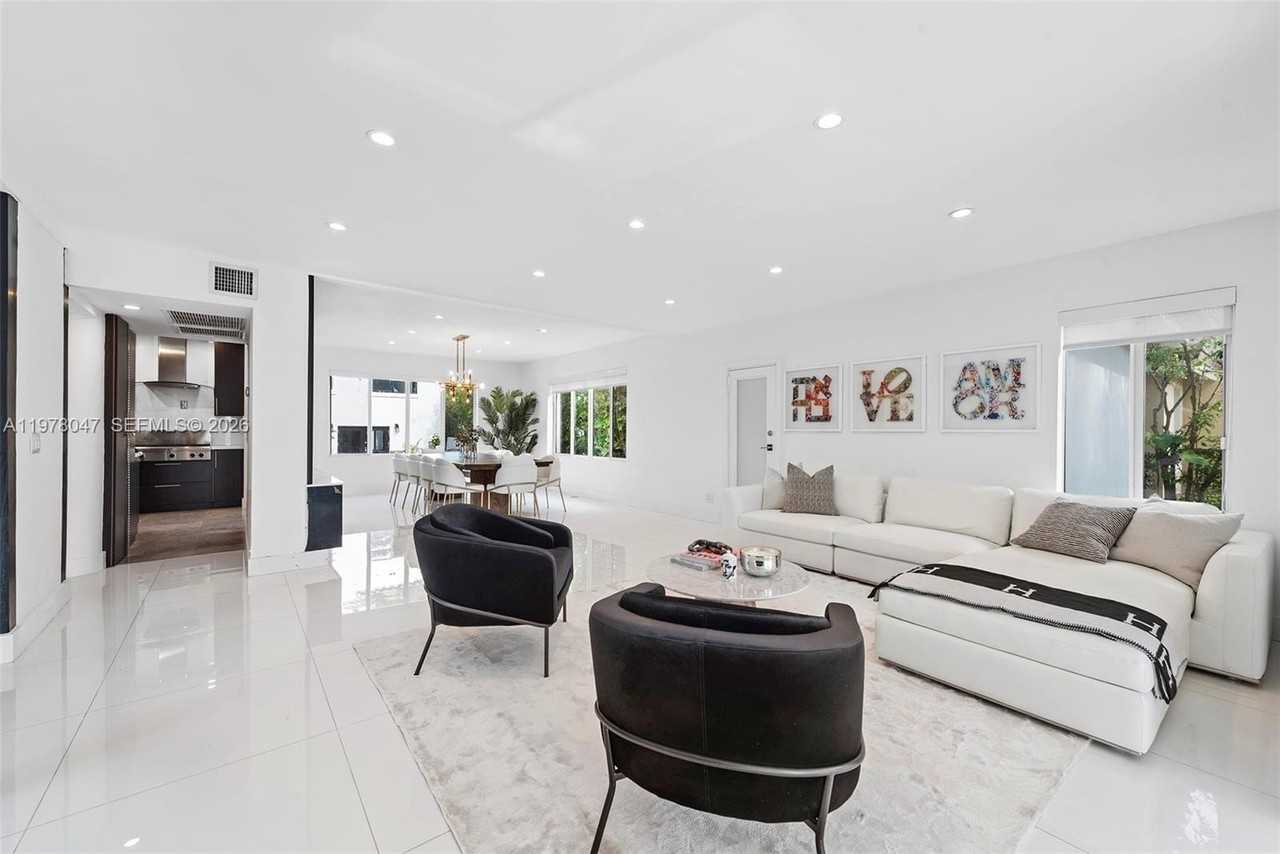 3483 Chase Ave - Photo 6 of 29