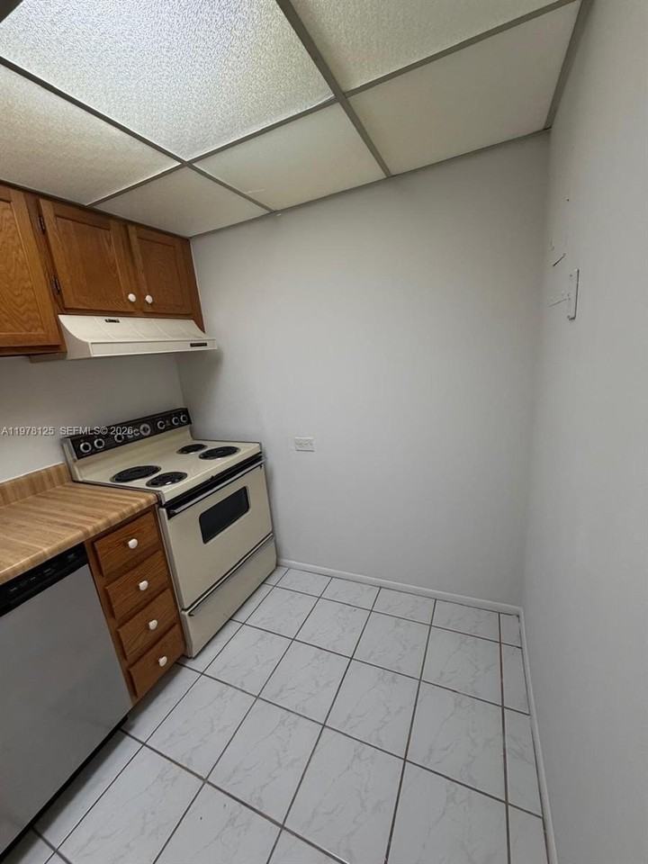 3720 Inverrary Dr #2K - Photo 4 of 15