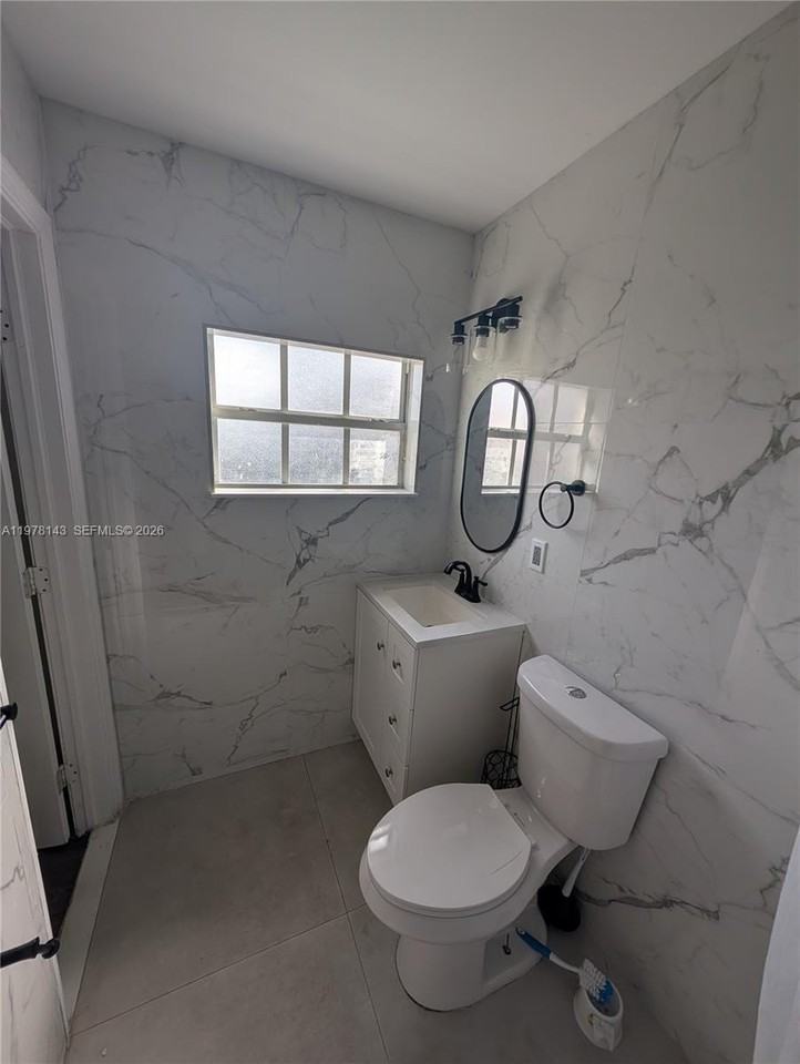 232 Sw 23rd St #1-3 - Photo 7 of 15