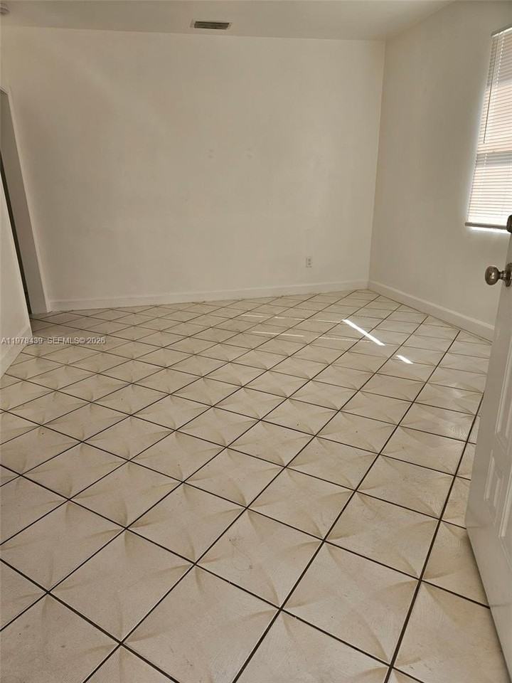 1031 Atlantic Ave #A - Photo 2 of 12