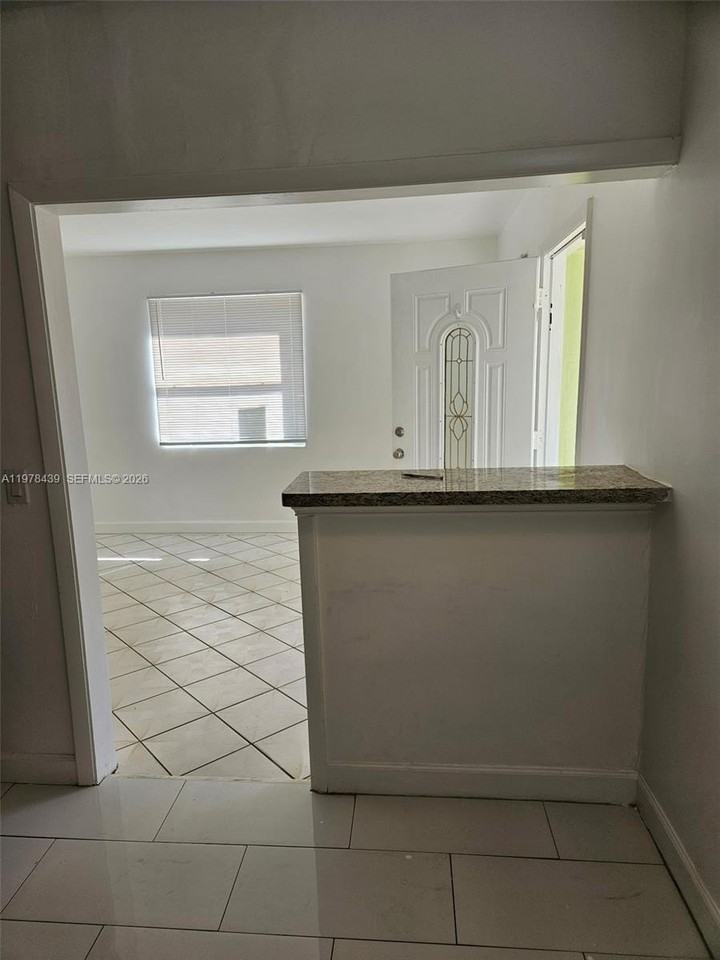 1031 Atlantic Ave #A - Photo 3 of 12