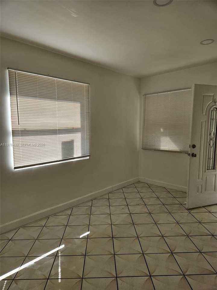 1031 Atlantic Ave #A - Photo 4 of 12