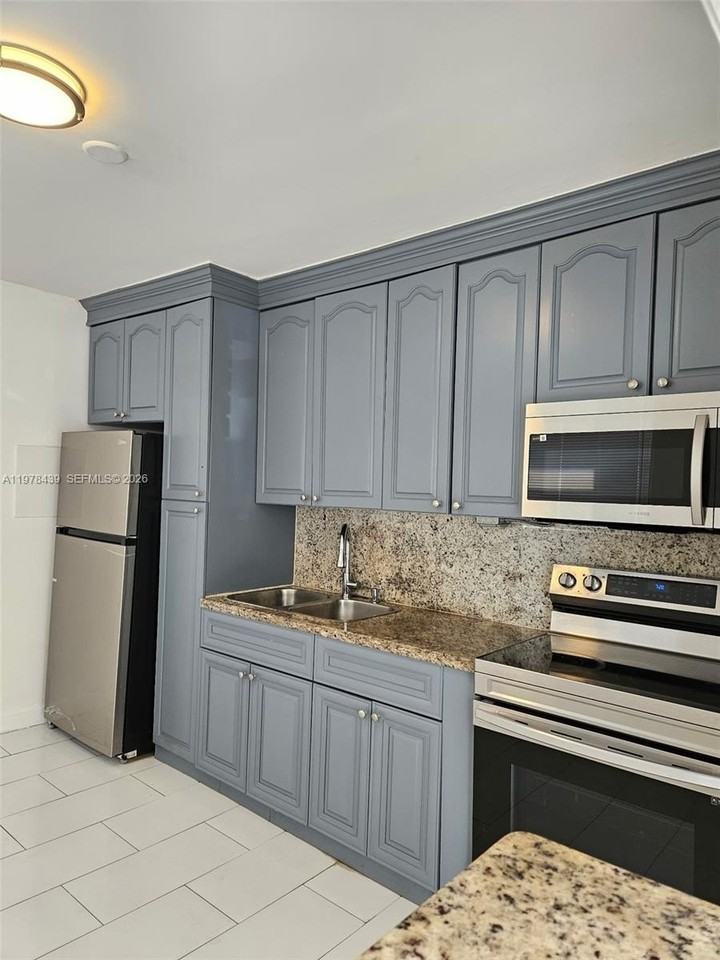 1031 Atlantic Ave #A - Photo 5 of 12