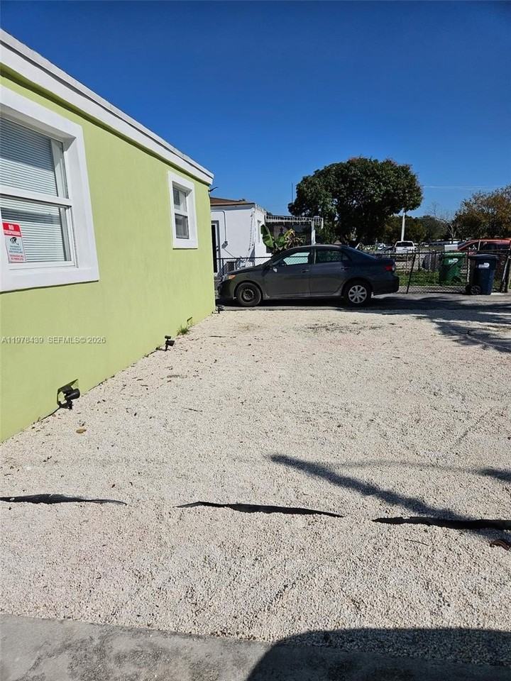 1031 Atlantic Ave #A - Photo 7 of 12