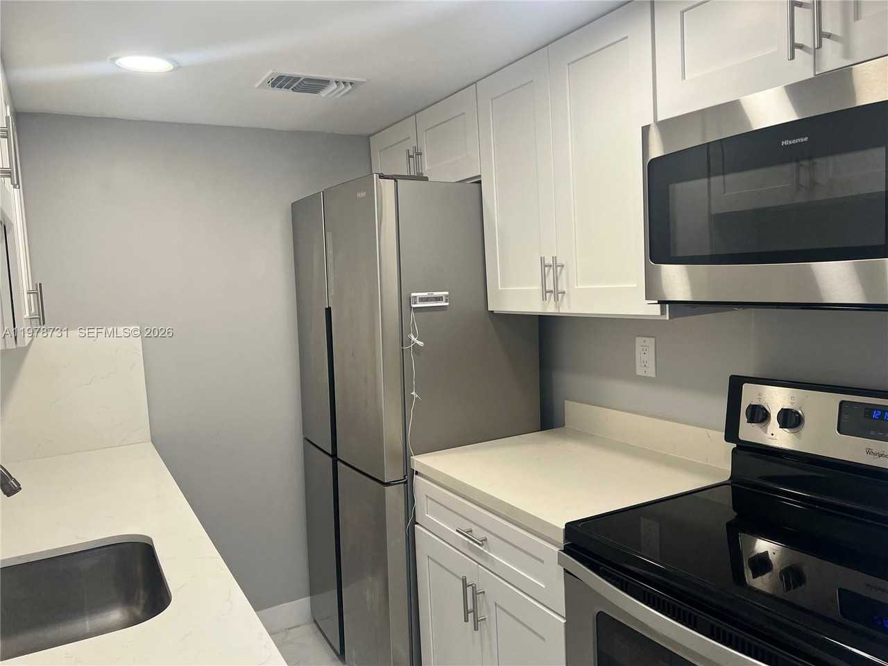 3304 Virginia St #7B - Photo 4 of 16