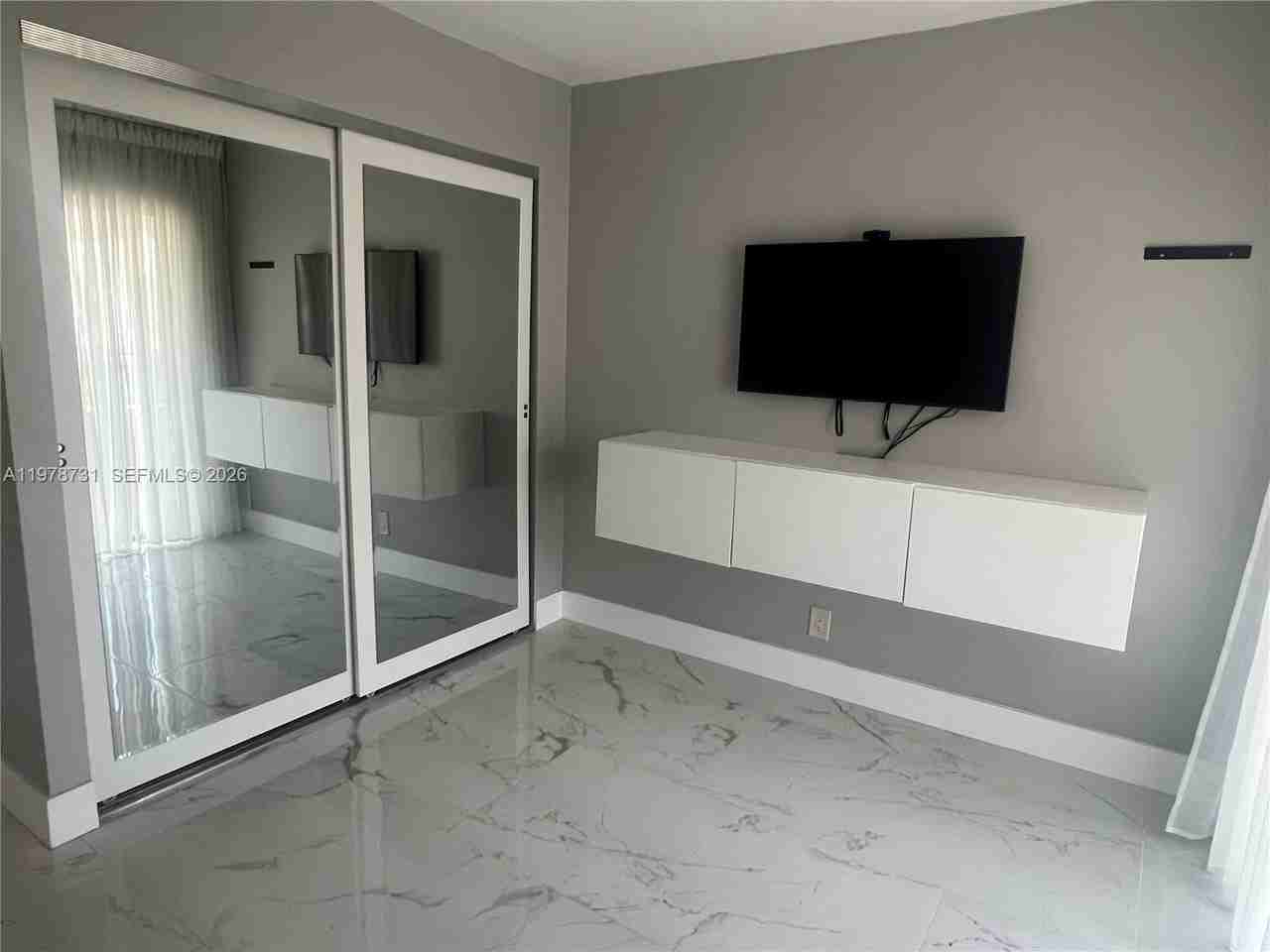 3304 Virginia St #7B - Photo 7 of 16