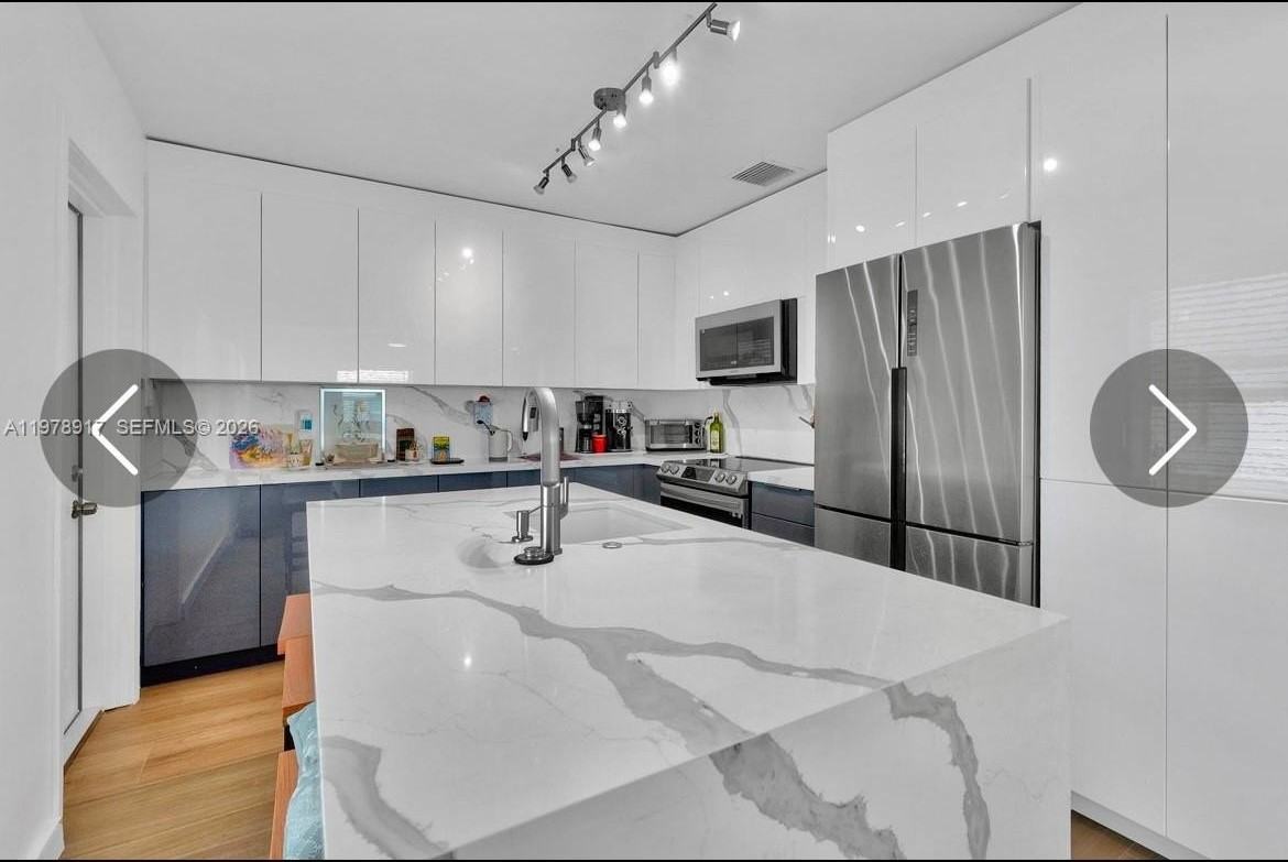 1838 Fillmore St #2 - Photo 2 of 9