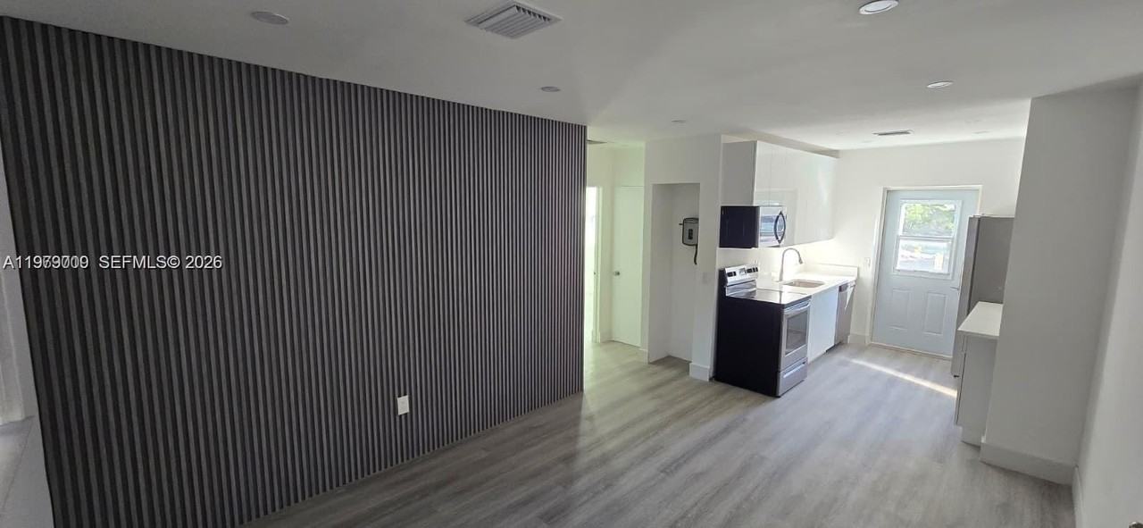 1812 Scott St #1812 - Photo 2 of 7