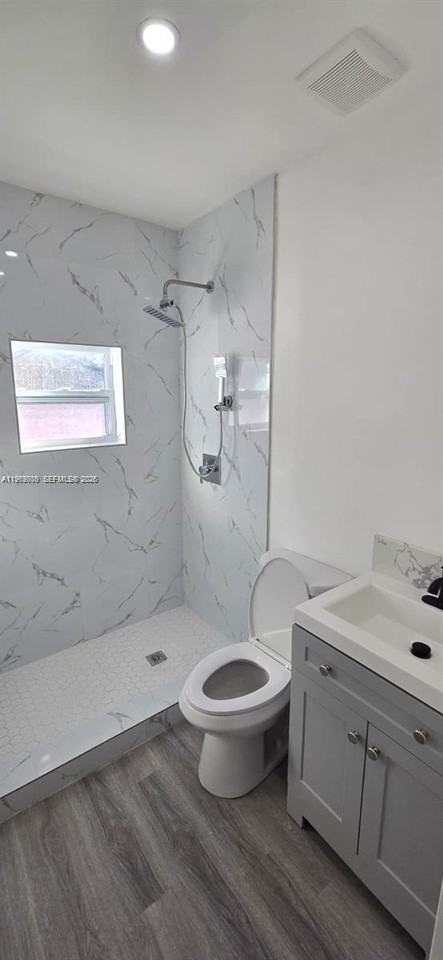 1812 Scott St #1812 - Photo 4 of 7