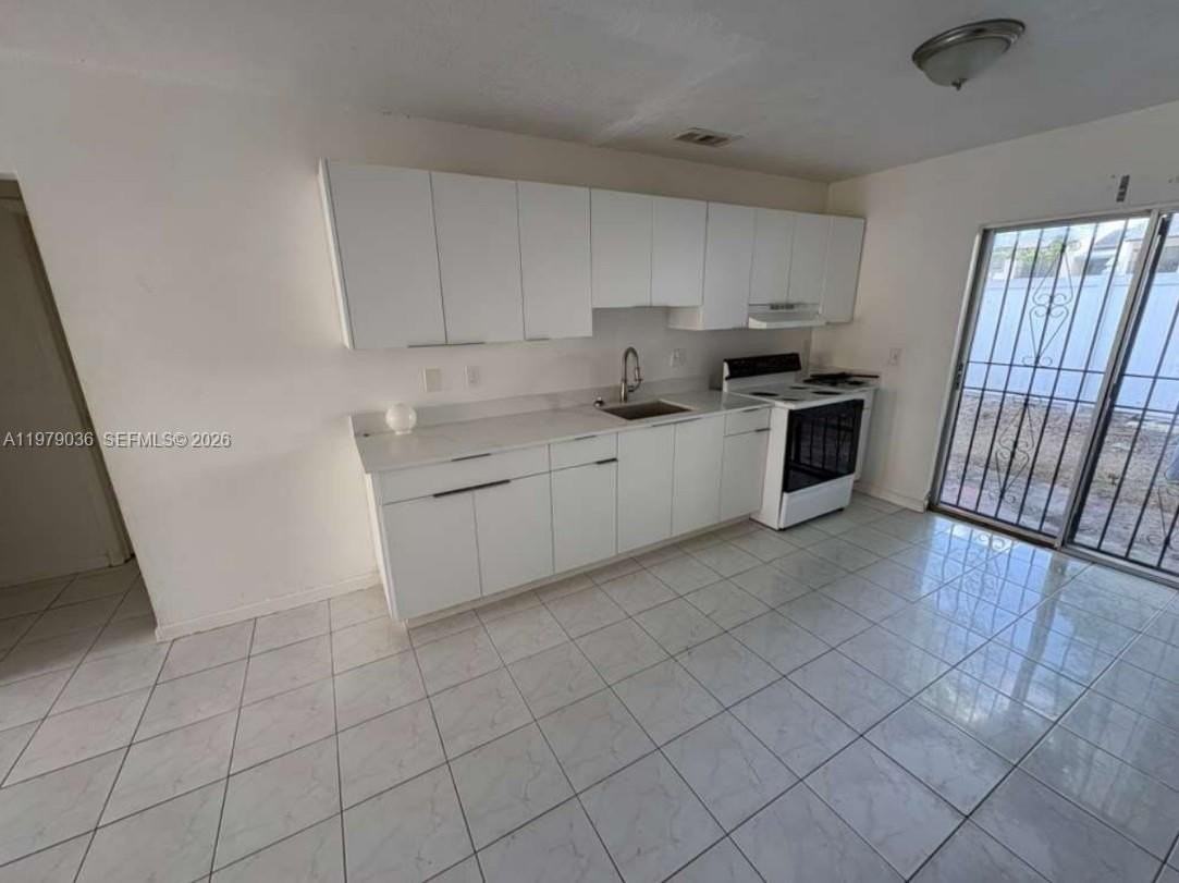 1622 Sunrise Blvd - Photo 3 of 11