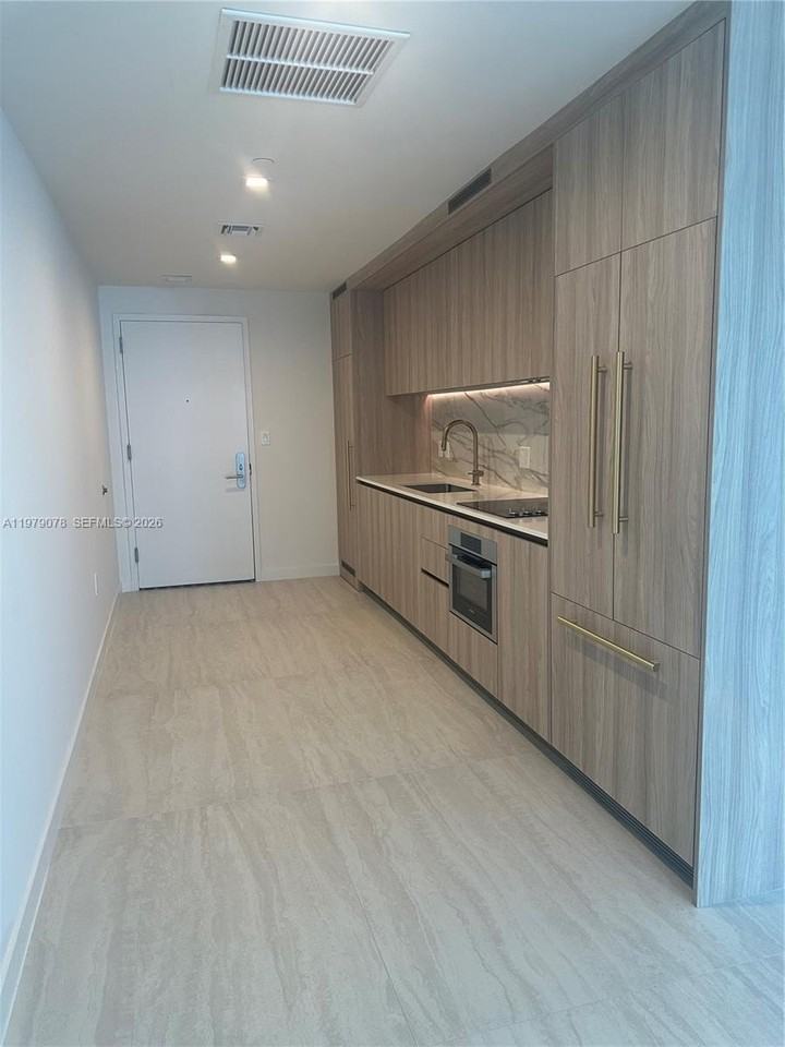 77 Se 5th St #2514 - Photo 2 of 17