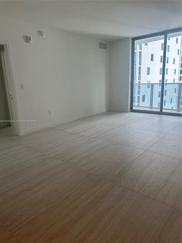 77 Se 5th St #2514 - Photo 3 of 17