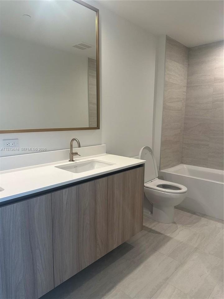 77 Se 5th St #2514 - Photo 4 of 17