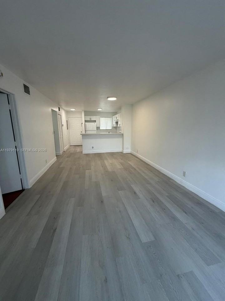 8730 N Sherman Cir #106 - Photo 6 of 12