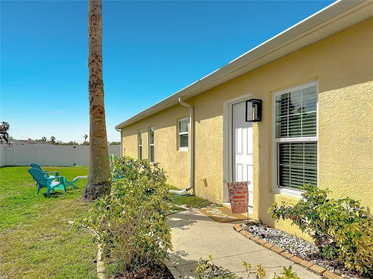 2527 29th Ave E - Photo 3 of 24