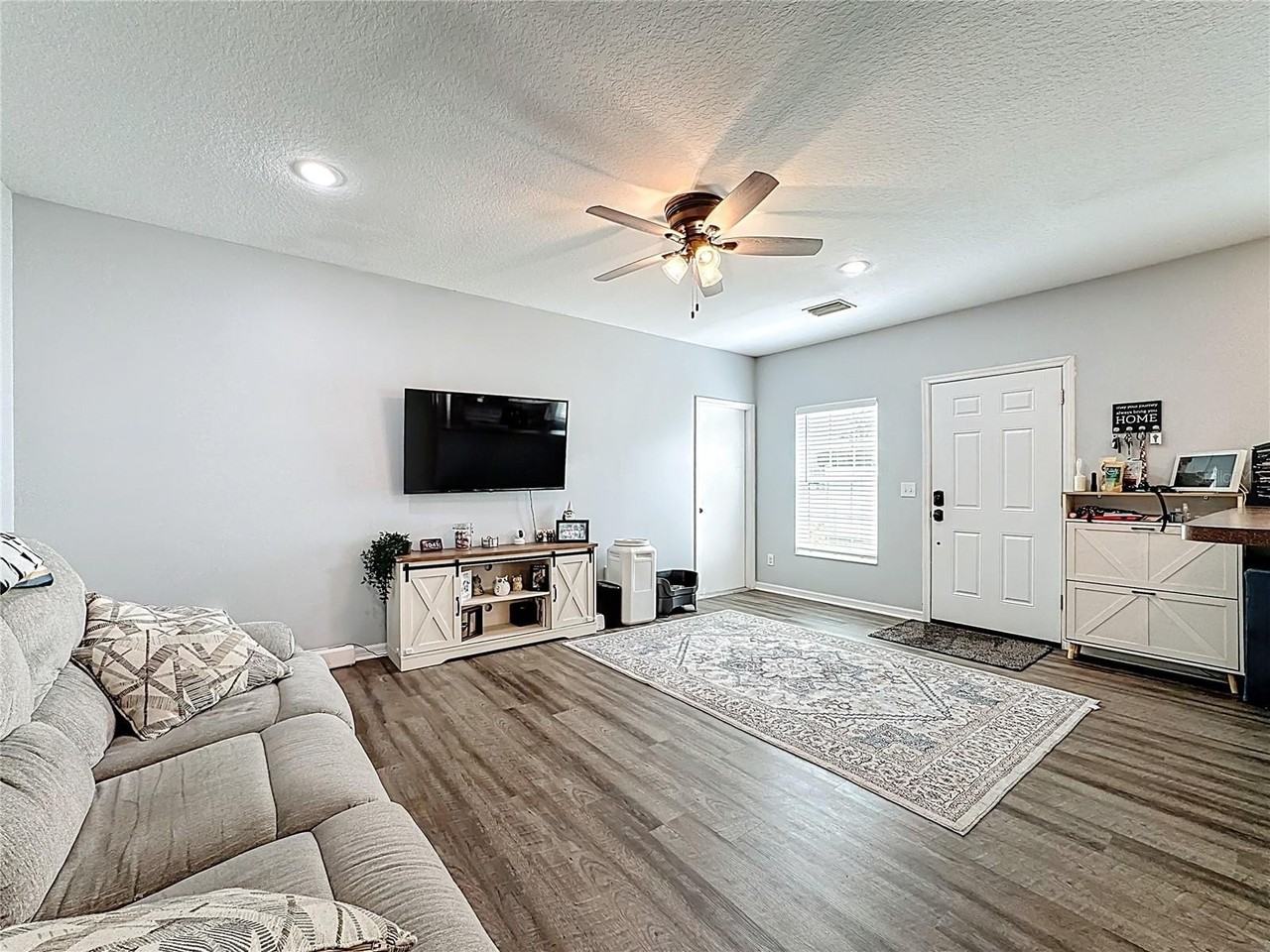 2527 29th Ave E - Photo 6 of 24