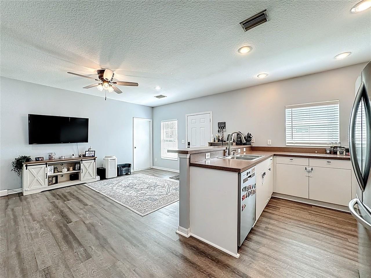 2527 29th Ave E - Photo 7 of 24