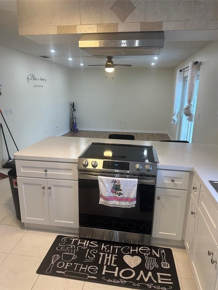 1310 Dartmoor Ave - Photo 4 of 11