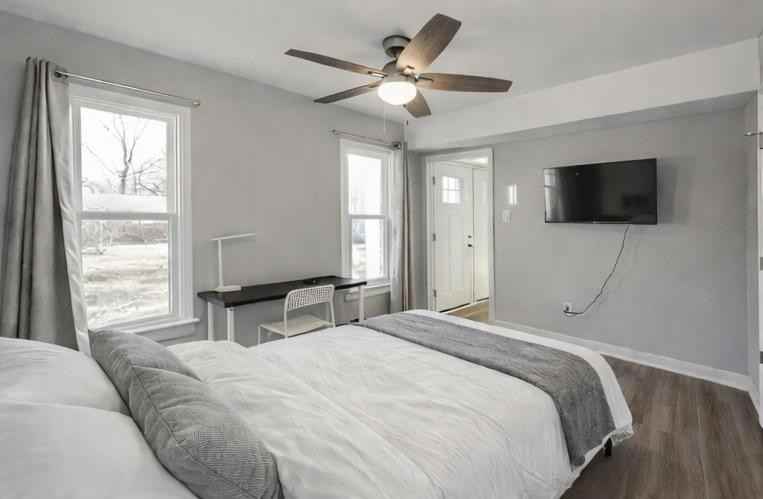 Featherstone Dr - Photo 2 of 37