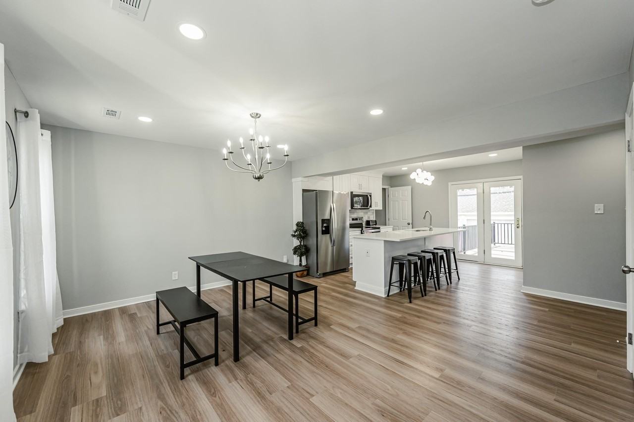 Featherstone Dr - Photo 4 of 37