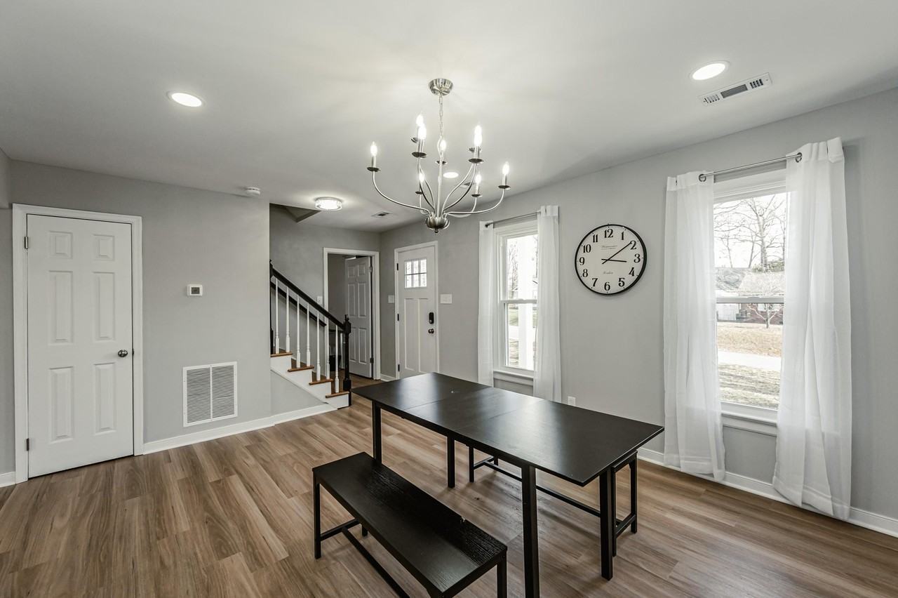 Featherstone Dr - Photo 5 of 37