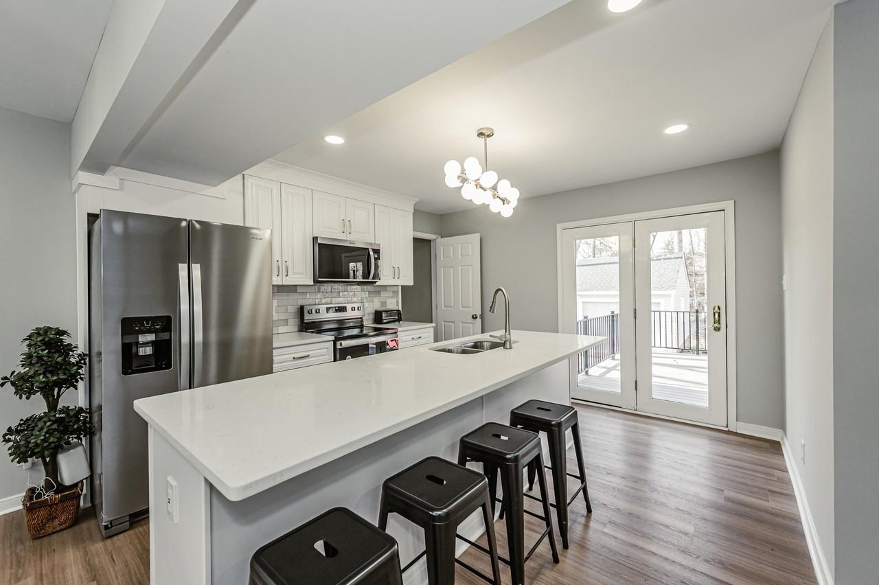 Featherstone Dr - Photo 7 of 37