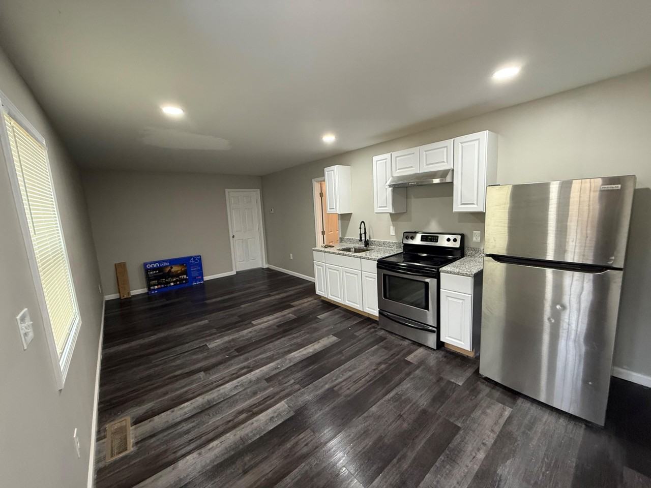 Sizemore Ave Nw - Photo 3 of 11