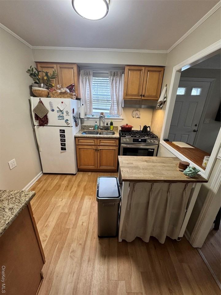 655 E Walnut St 1st Fl - Photo 6 of 14