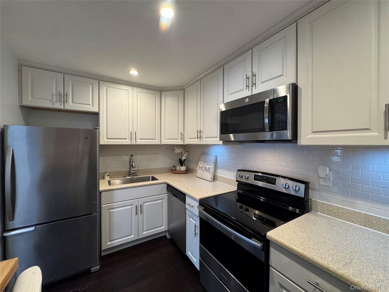 634 Fox Run Ln - Photo 2 of 31