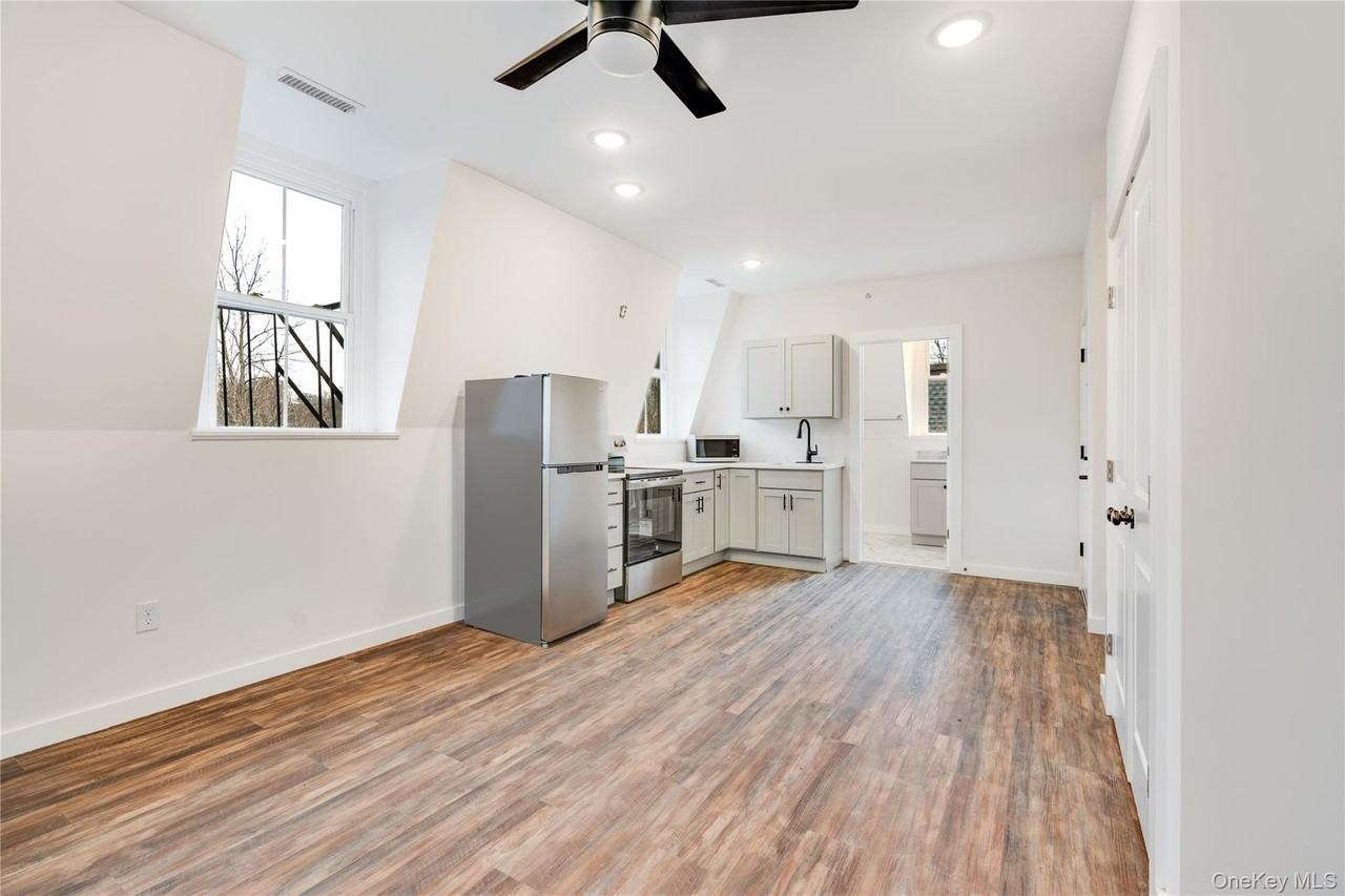 81 Market St Unit 3 - Photo 4 of 16