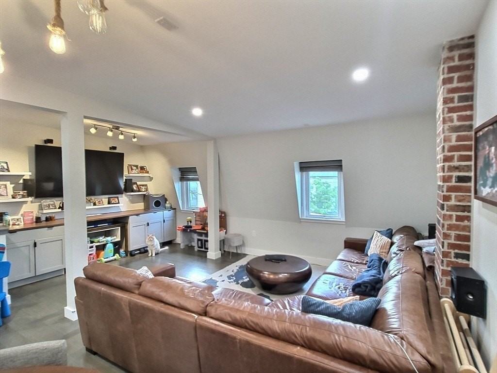 54 Telegraph St - Photo 2 of 15