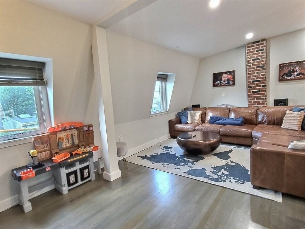 54 Telegraph St - Photo 3 of 15