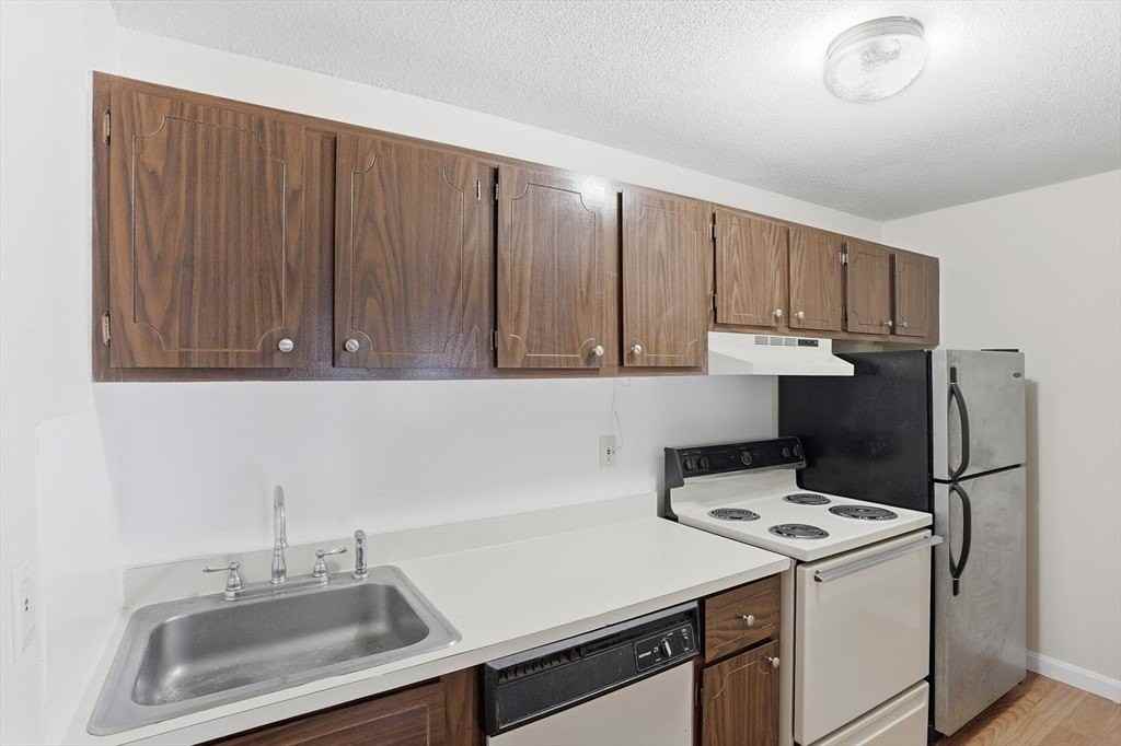 386 Great Rd Unit B15 - Photo 6 of 19