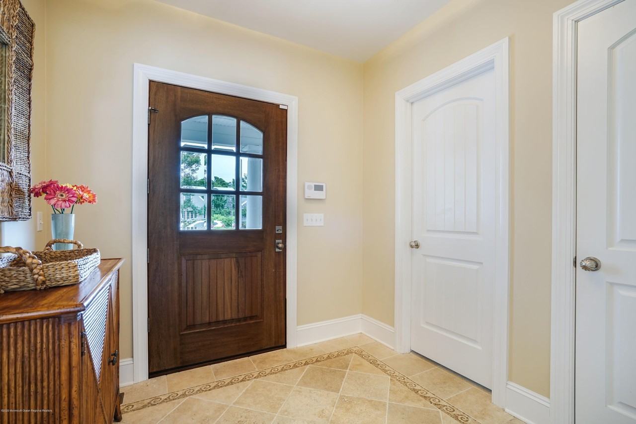 108 Neptune Pl - Photo 6 of 50