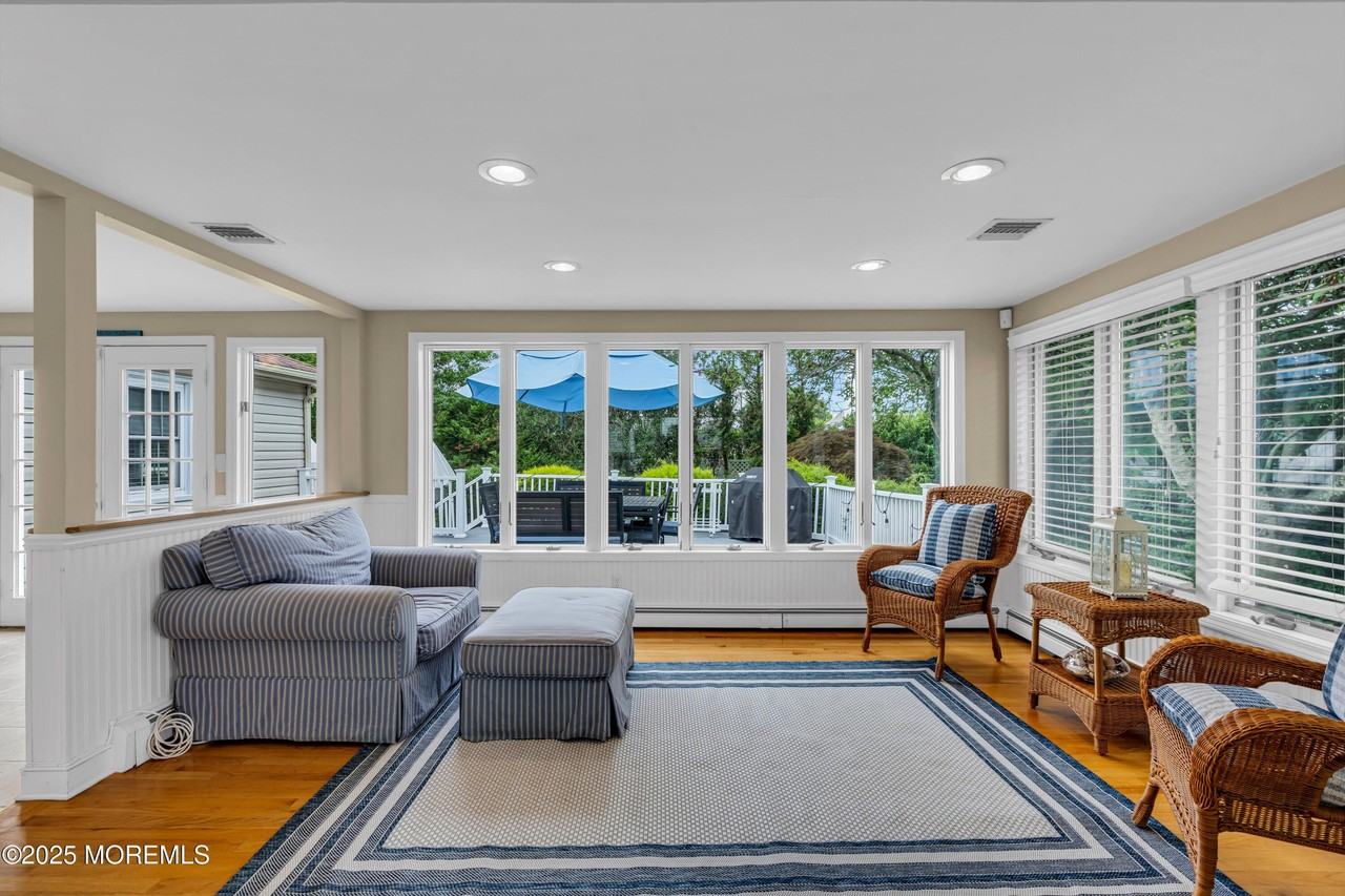 218 3rd Ave - Photo 4 of 14