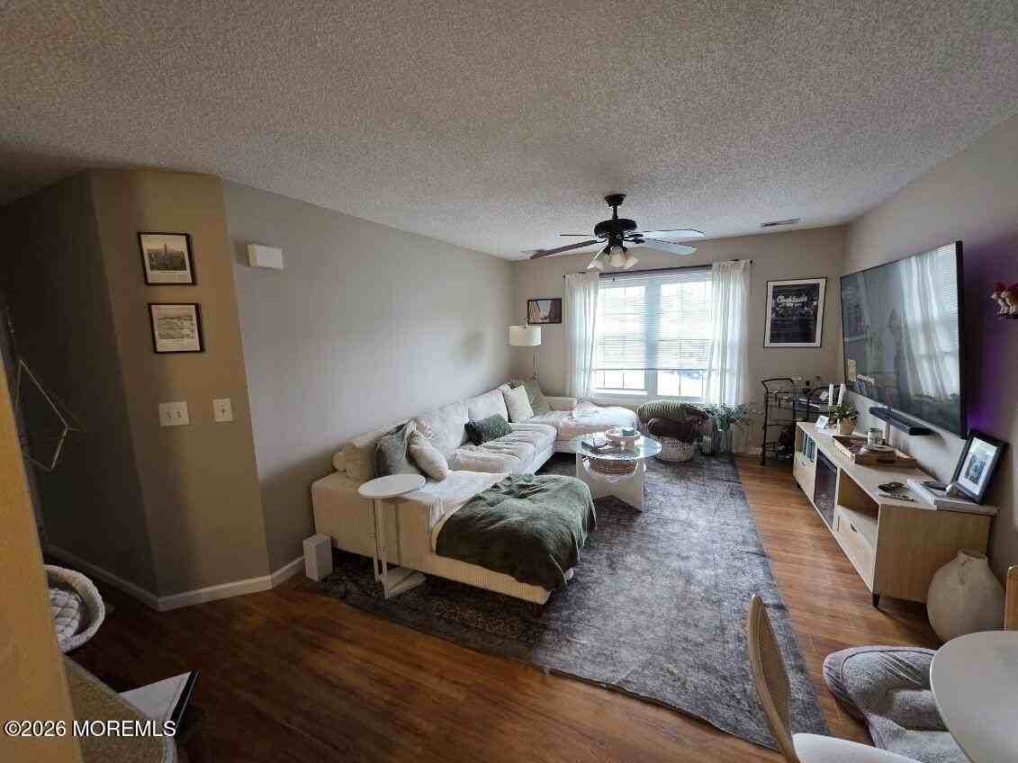 104 Des Moines Ct - Photo 2 of 13