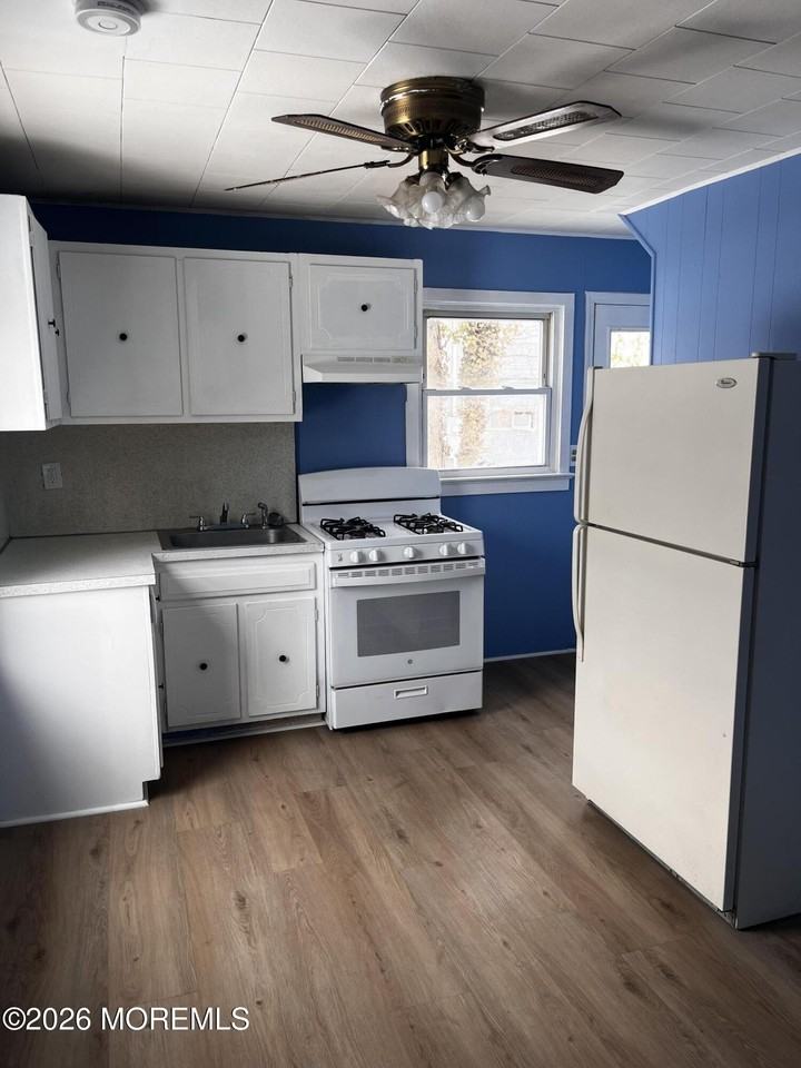 1033 Atlantic City Blvd - Photo 2 of 12