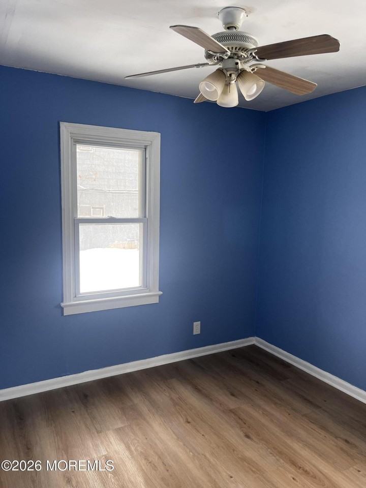 1033 Atlantic City Blvd - Photo 6 of 12