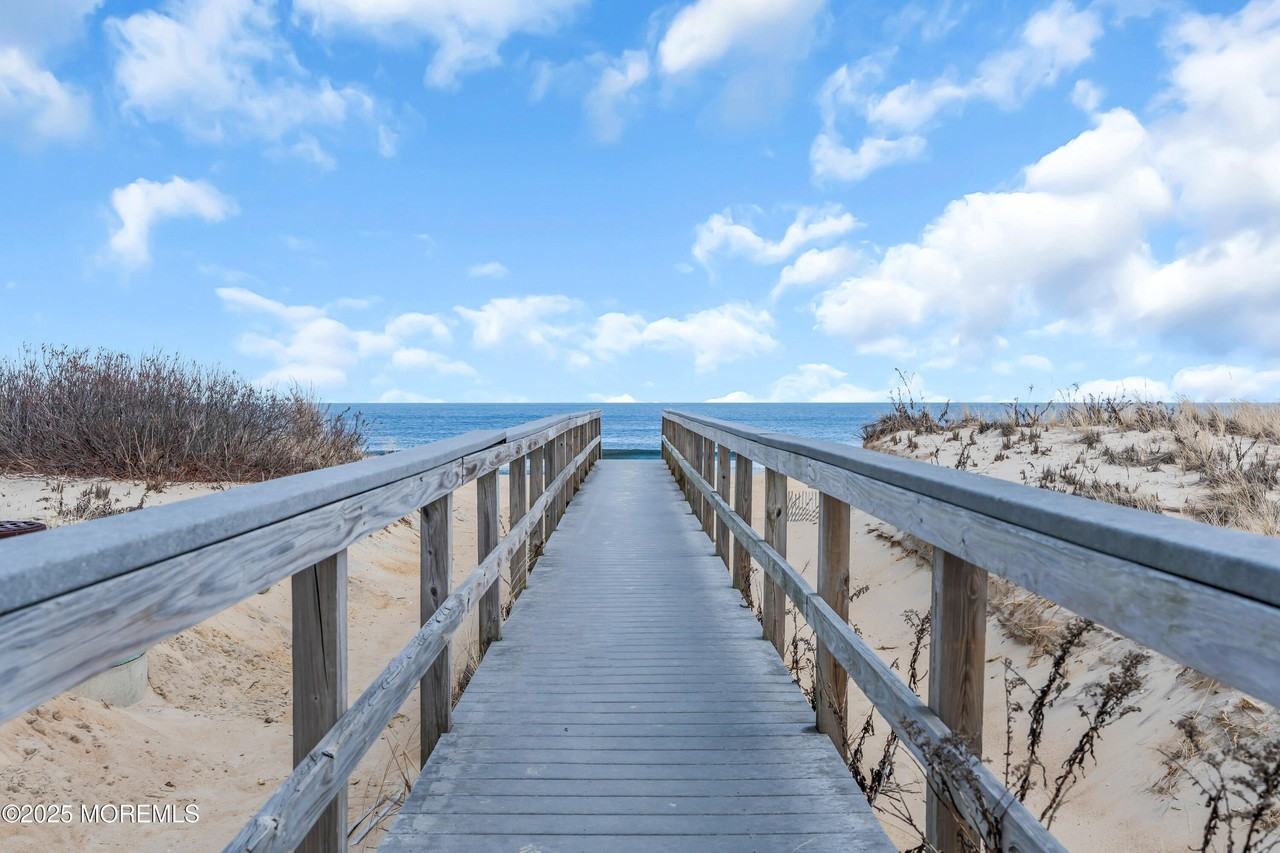 124 Neptune Pl - Photo 2 of 50