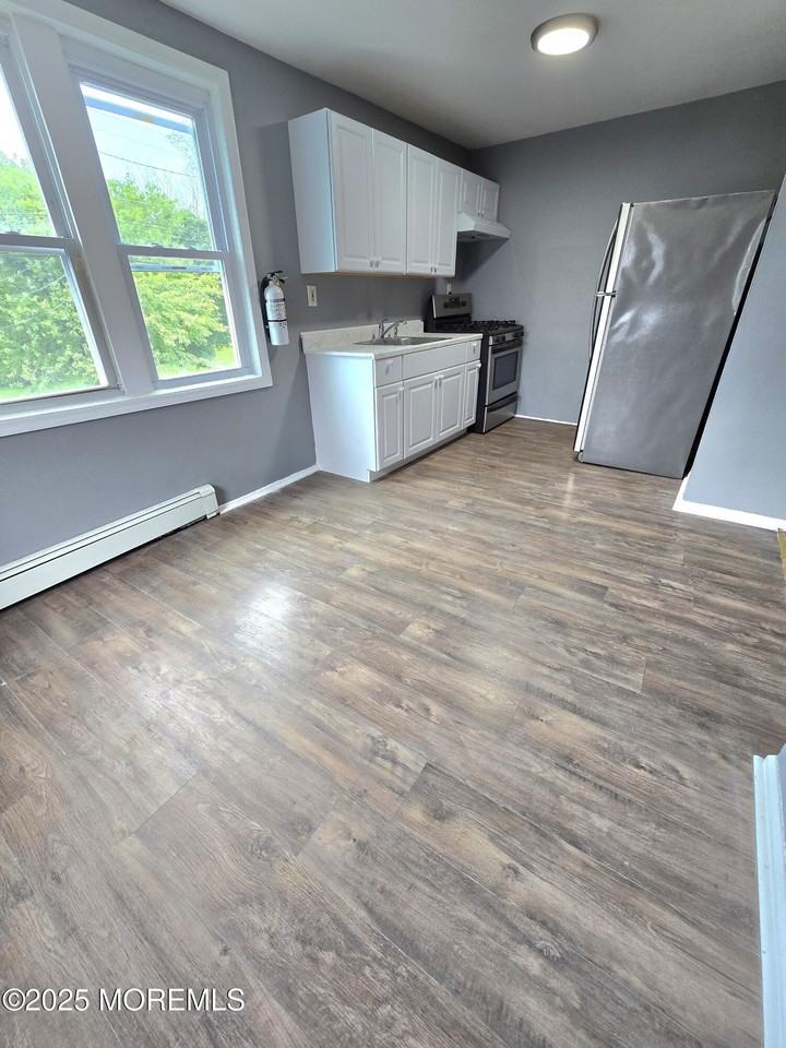 152 Long Branch Ave Apt 3 - Photo 3 of 8