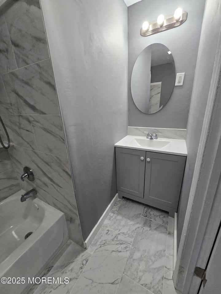 152 Long Branch Ave Apt 3 - Photo 5 of 8