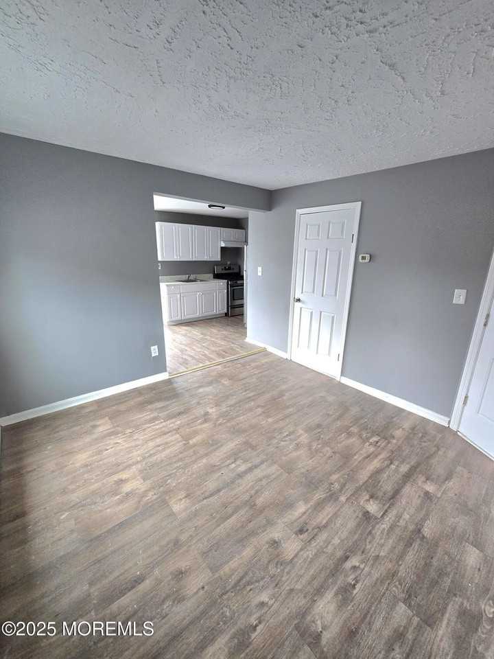 152 Long Branch Ave Apt 3 - Photo 6 of 8