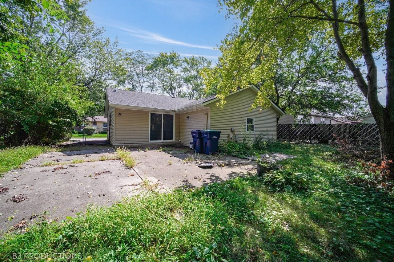 946 Harvard Ln - Photo 3 of 22