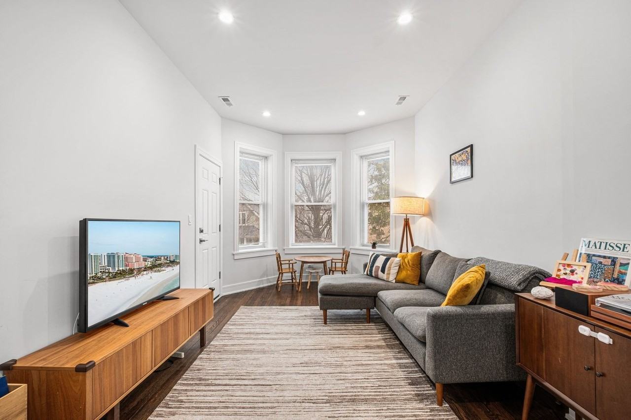 3904 N Whipple St Unit 2 - Photo 3 of 18