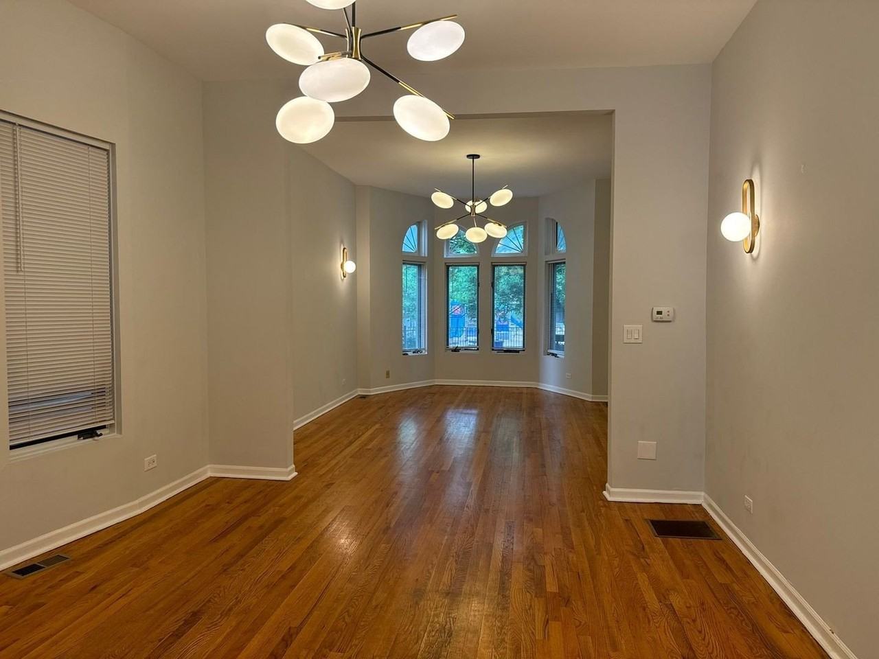 923 W Fletcher St Unit 1 - Photo 3 of 29