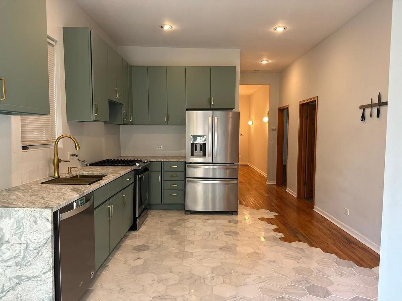 923 W Fletcher St Unit 1 - Photo 7 of 29